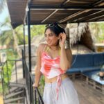 Deepti Sati Instagram – Me : what u saying?? 
Can’t hear you over all the 🍕🥪🥗🥙🌮
Swipe to cheggit 😃