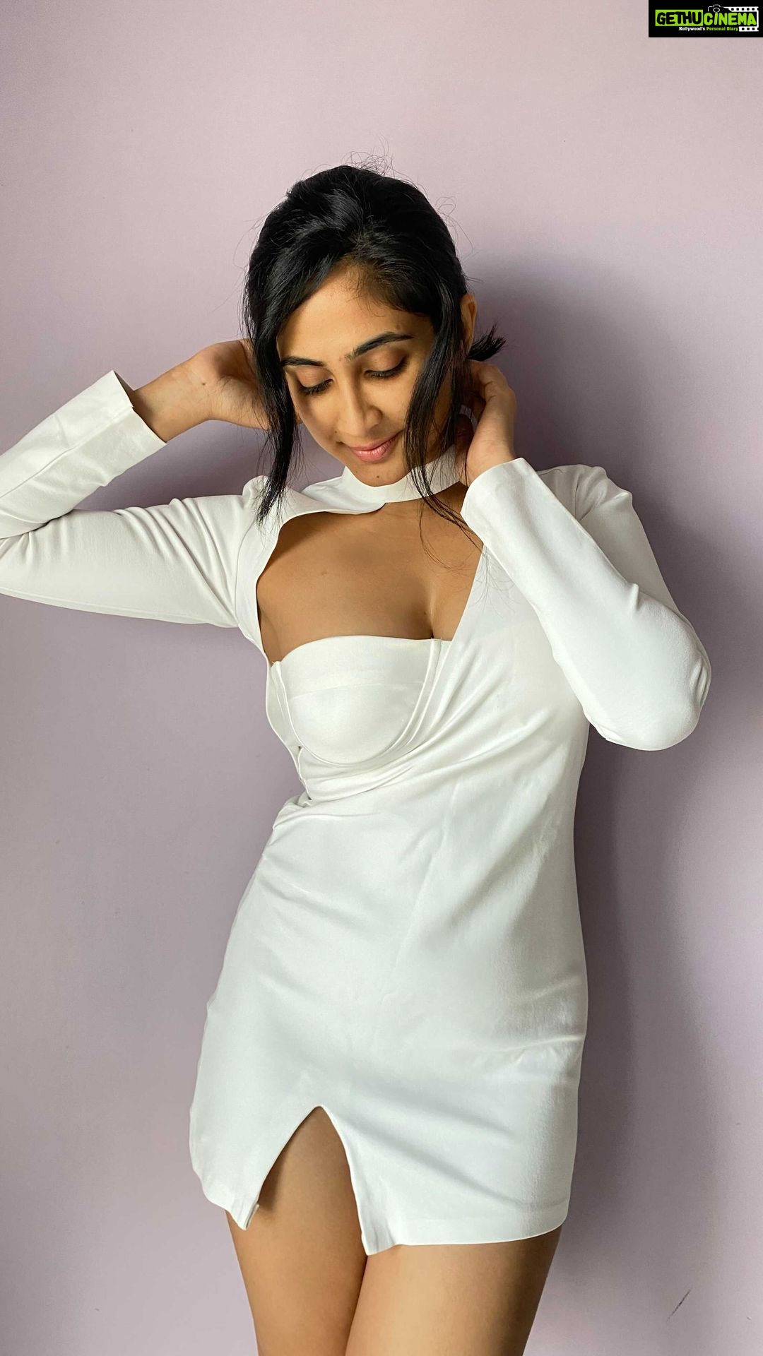 Deepti Sati Instagram - Mmm mmm 😎 Stepping out at 10.30 pm be like…. @10.30.pm__ 🤍