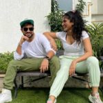 Deepti Sati Instagram - Grooving to this groovy tune this Sunday with my groovy partner @neeravbavlecha 😬 Thanks Dop @menonshruthi_b 🤗 #latebutnottoolate #manikemagehithe #groovy #dance #reels #reelsinstagram #reelitfeelit