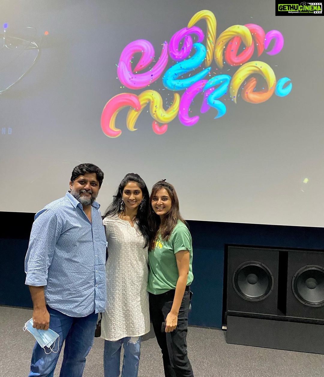 Deepti Sati Instagram - With the beautiful warrier duo! At the special cast and crew screening of @lalithamsundaram #mynext A cute movie with tons of moments that make you go awww! Cannot wait for all of you to see this one❤️ Huge Thankyou to my Director @madhuwariar ,The lovely writer @pramod.mohan and of course producer/ friend/sweetie @manju.warrier 🥰 Also witnessing @bijumenonofficial was a delight. All my talented costars @saijukurup @anumohan_actor @kutti_thennal @warrier_ashwin_ #raghuuncle @bineeshchandra etc.. The entire AD team and everyone who was present on set, was just wonderful working with them all!