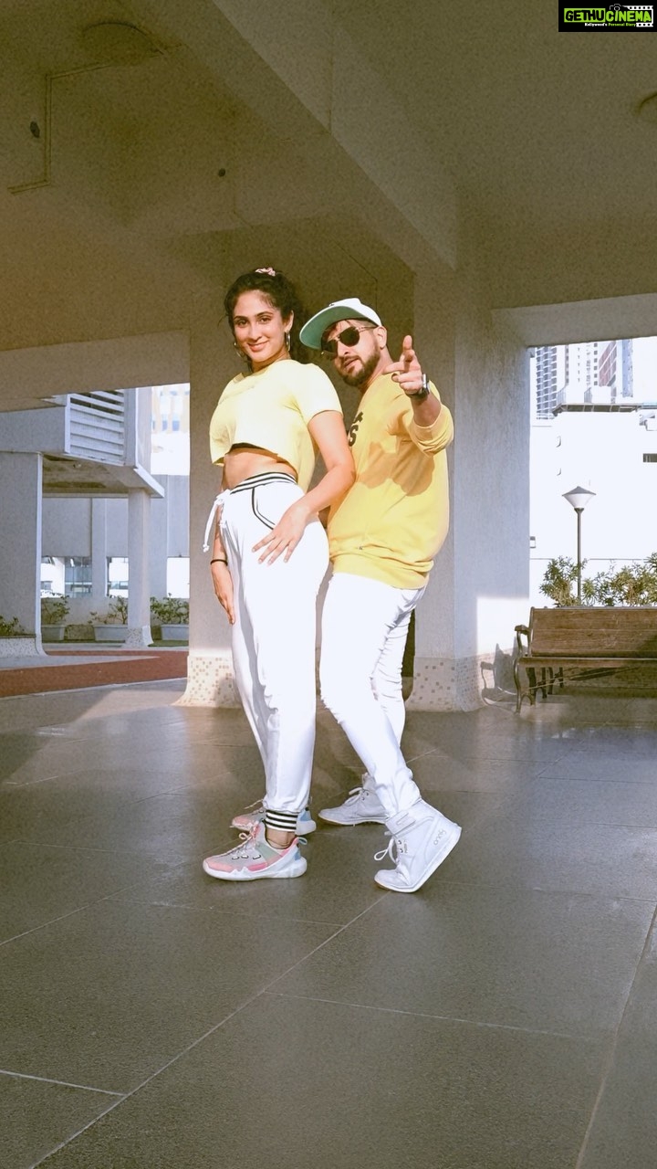 Deepti Sati Instagram - IN DA GHETTO 💛 Back with @neeravbavlecha again for #ghettochallenge Huge thanks to @menonshruthi_b 🌼#indaghetto #jbalvin #trending #reels #reelsinstagram #reelitfeelit #onpopulardemand