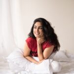 Deepti Sati Instagram - Smiles post a good read and some ☕ 📸 @adityab.photography 💇‍♀️ @anita_matkar