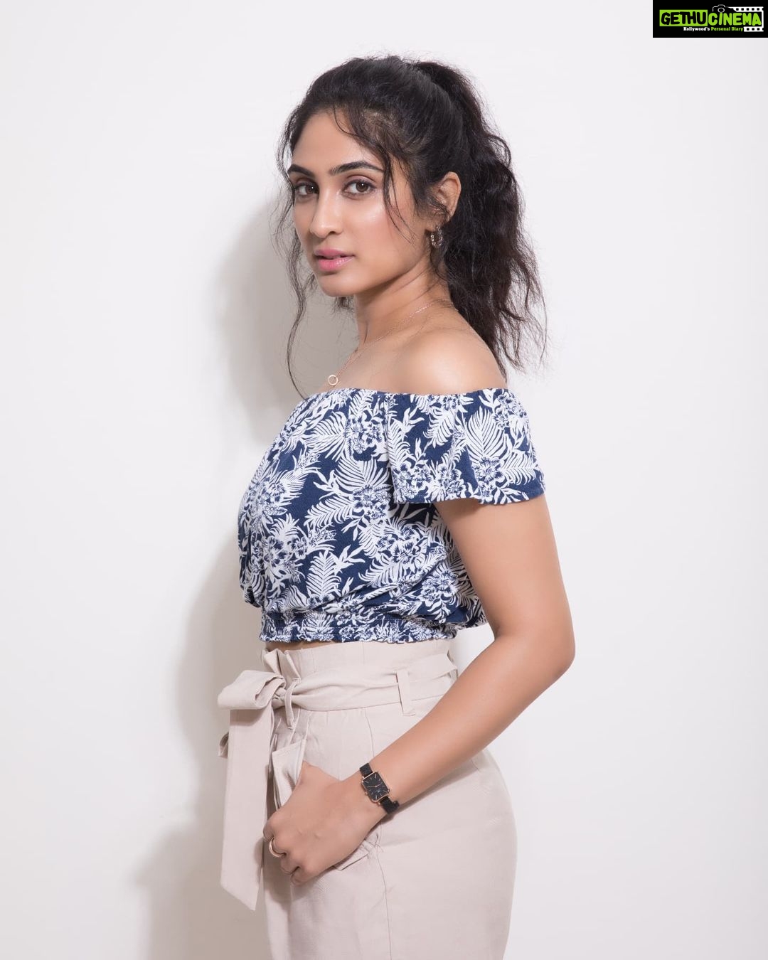 Deepti Sati Instagram - Serving looks 👀 clicked by @adityab.photography Hair by @anita_matkar