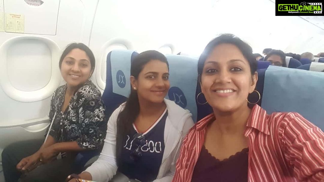 Devadarshini - 7.9K Likes - Back from a beautiful schedule at Pazhani, for a Telugu film, starring @nameisnani and @aishwaryarajessh šš
#Telugu #tollywood #filmshoot #movie #filmindustry #Indian #southindian #fun #happy #grateful