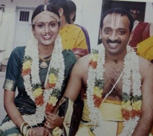 Devadarshini Instagram - Look at me grinning happily.. That was exactly 18 years ago! Still grinning happily!
Happy anniversary❤ @chetan.kadambi ❤