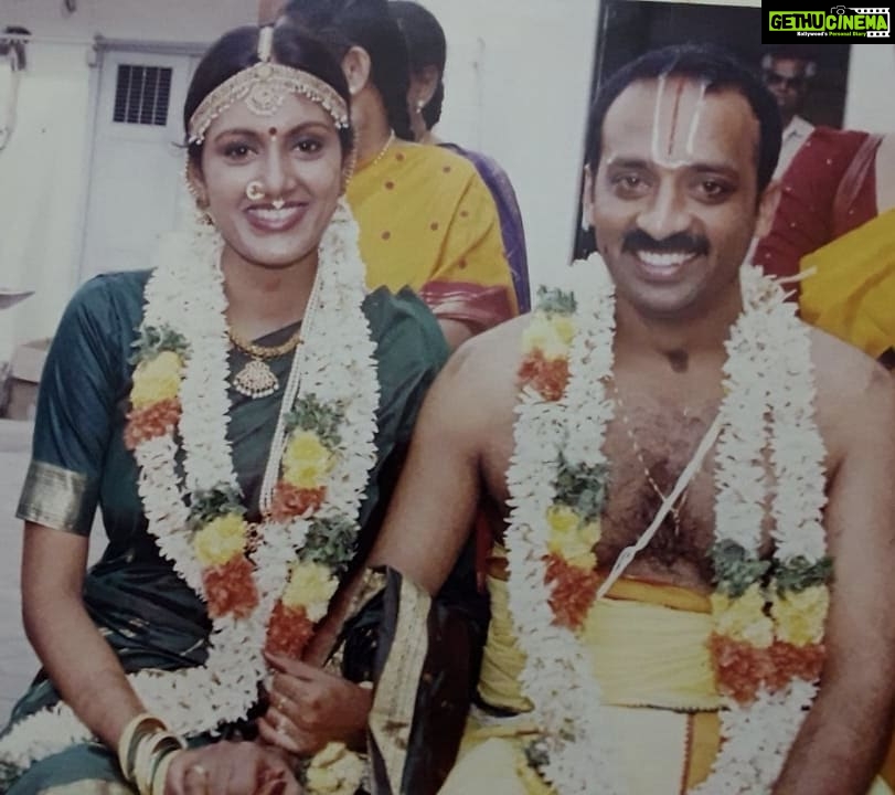 Devadarshini - 9.5K Likes - Look at me grinning happily.. That was exactly 18 years ago! Still grinning happily!
Happy anniversary⤠@chetan.kadambi ā¤