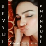 Devshi Khandur Instagram - MIDNIGHT FOOD CRAVING 🍕🍔🥓🍝🍠🍜🥪🍪🥧🍟 YES I DO THAT ... .let me share my secret with you ... I tell everyone about my diet and kind of follow also but this is what happen later when i get midnight hunger CRAVING.... Do you have any diet or hunger story .... do share with me and let me know if you have liked this video in comment section. And 🥂 cheers to all who are bukkar like me ......... Khao piyo aish karo mitra ... Per dil kisi ka dhukhayo na .... #midnightcravings #food #memes #devshikhanduri #foodmemes #hungermemes #comedyvideos #sarcasticmemes #cutememes #funnymemes #funnyvideo #actor #choclate #junkfood #diet #dietmemes #healthmemes #motivationalmemes #food #frooty #darkchocolate #amuldarkchocolate #happy #fatpeoplearehappypeople