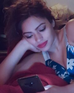Devshi Khandur Instagram - Writing new lyrics and chasing moon light ⭐⭐🌜⭐⭐
#nofilter #devshikhanduri #chasingmoonlight #raw