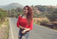 Devshi Khandur Instagram - Aate jate khoobsurat awara sadkon pe Kabhi kabhi ittefaq se Kitne anjaan log mil jaate hain Unmein se kuchh log bhool jaate hain Kuchh yaad reh jaate hain - Anand bakshi #devshikhanduri #roadtrip #travel #red #mountains #holidayseason #peace #breeze #tornjeans #curlyhair #style #fashion #travelgram #travelstyle #hindioldsongs #hittheroad #nature #lyrics #fun #letstravel #girlwhotravels #maharashtra