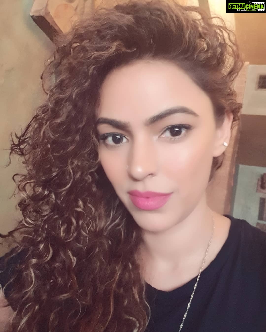 Devshi Khandur Instagram - #curlyhair #devshikhanduri #mood #beauty #goodvibes