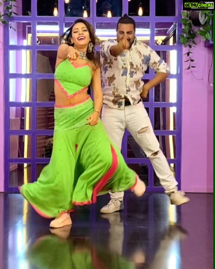Devshi Khandur Instagram - #ChandigarhKareAashiqui Choreographer @mr.kiranj Featuring @devshikhanduri @mr.kiranj Fashiondesigner@ritugoelfashiondesigner Makeup artist @shree_makeup_artist21 Mrkiranj team @manasa.k__ @laharsharma_29 Studio @studio.lokal #devshikhanduri #mrkiranj #actor #choreography #dance #dancecover #ChandigarhKareAashiqui #dancer #danceinfluencer#danceislife #dancehall #dancing #dansofinstagram