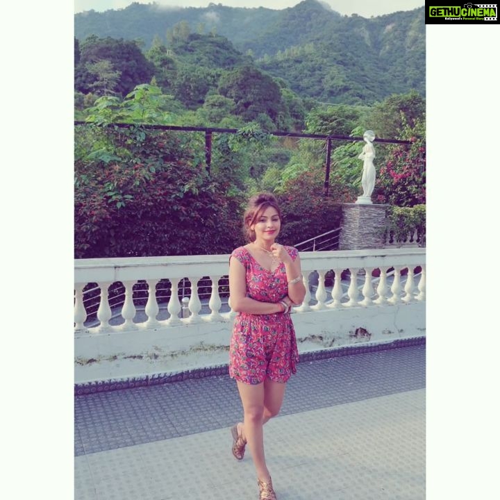 Devshi Khandur Instagram - #uttarakhand #dehradun #mussorie #travel #hometown #mountains #nature #greenery #beauty #devshikhanduri #peace #love #travelgram #fresh #pure #sunitarao #parihoonmain #flowerstagram #pahadi #mountaingirl #uttrakhandi #india