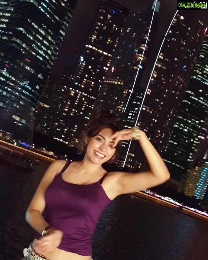 Devshi Khandur Instagram - Never miss a chance to dance 💃 #singapore #devshikhanduri #actress #travel #model #lifestyle #fashion #letstravel #beautifuldestinations #dance #djsnake #takitaki #asthagill #terabuzzmujhejeenenade #girlwhotravels #wanderlust #singaporeview #lifestyle #hot #travelholic #travellingthroughtheworld #traveljoys #travelbloggers #singaporecity #love #happy #exploregasimsm #skyline #travelmodel #style #marinabay Singapore