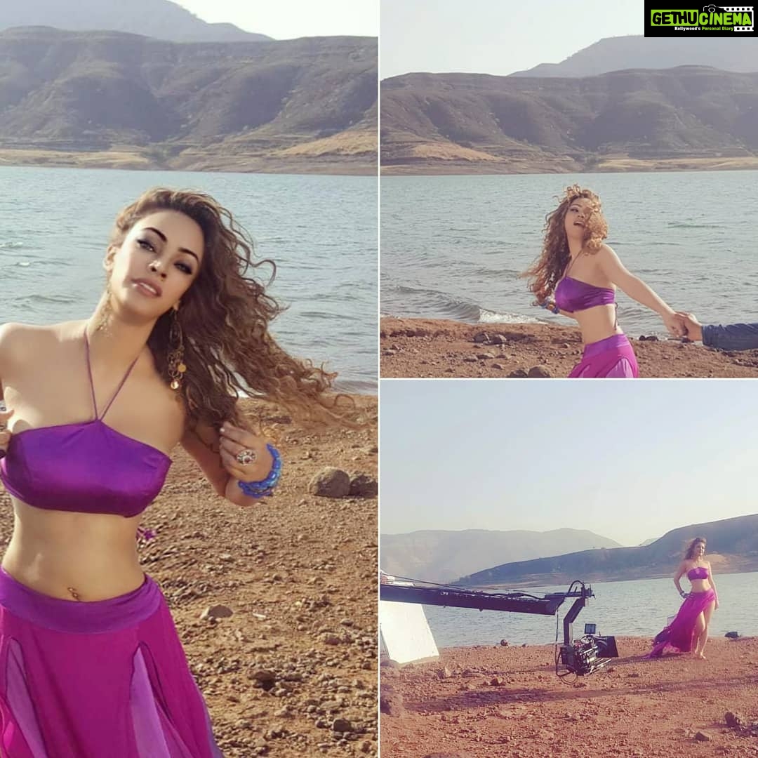 Devshi Khandur Instagram - Life is a outdoor shoot and i m just tanning 👄. I just dont think there's a sunscreen☀️ that gives you enough protection . But thats ok bcz there is a lot of blood, sweat, guts , skills and hardwork between dreams and success #movie #shoot #actress #camera #devshikhanduri #cinema #actresslife #fashion #designer #beutifuldestinations #beautiful #song #view #mountain #river #girlwhotravel #travelblogger #bollywood #film #india #indianactress #glamour #style #filmmaking #entertainment #beauty #lifestyle #tan #fun #follow Wai-satara