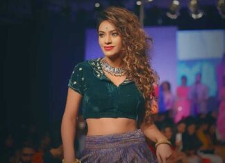 Devshi Khandur Instagram - Devsahab once taught me -Dont run after brand become one ...... dont be like everybody else make your own fashion statement ❤ #devanandsaying #devsahab #devshikhanduri #fashionstatement #Showstopper #actress #rampshow #musicvideopromotion #heelsmerihighhein #fashionshow #sinmitcommunications #fashion #style #traditional #fashionlovers #fashionstyle #fashionweek #highfashion #fashiondiaries #fashiongram #indian #catwalk #bollywoodactress #rapper #blenderspride #travelgram #designerclothes #stylestatement #fashion #trend