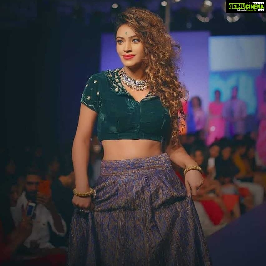 Devshi Khandur Instagram - Devsahab once taught me -Dont run after brand become one ...... dont be like everybody else make your own fashion statement ❤ #devanandsaying #devsahab #devshikhanduri #fashionstatement #Showstopper #actress #rampshow #musicvideopromotion #heelsmerihighhein #fashionshow #sinmitcommunications #fashion #style #traditional #fashionlovers #fashionstyle #fashionweek #highfashion #fashiondiaries #fashiongram #indian #catwalk #bollywoodactress #rapper #blenderspride #travelgram #designerclothes #stylestatement #fashion #trend