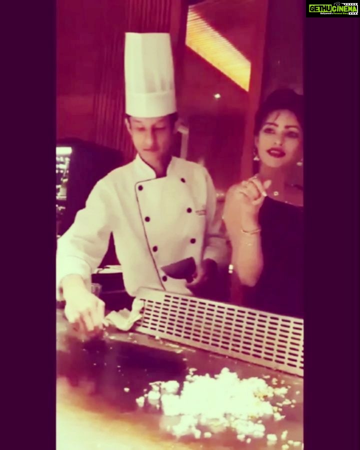 Devshi Khandur Instagram - #teppanyaki #japanese #food #cuisine #restaurant #yataii #shangrila #bengaluru #hungry #devshikhanduri #ballysagoo #actress #musicproducer #chef #japanesefood #myfavourite #foodporn #newyear #fun #awsome #entertainment #foodporn #foodfiesta Yataii