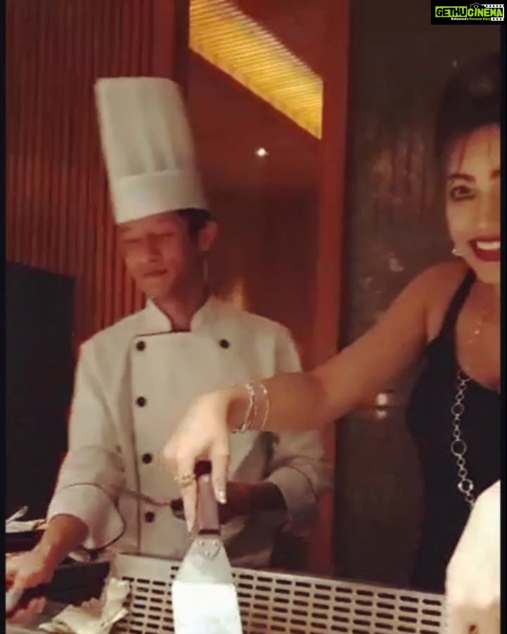 Devshi Khandur Instagram - #teppanyaki #japanese #food #cuisine #restaurant #yataii #shangrila #bengaluru #hungry #devshikhanduri #ballysagoo #actress #musicproducer #chef #japanesefood #myfavourite #foodporn #newyear #fun #awsome #entertainment #foodporn #foodfiesta Yataii