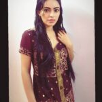 Devshi Khandur Instagram - #Suit #simple #nomakeuplook #indianactress #devshikhanduri #indiansuit #indianoutfit #devshikhanduri #actress #beauty #blackhair #model #indianoutfit #kurti #desigirl #simplicity #innosence #girl #feminine
