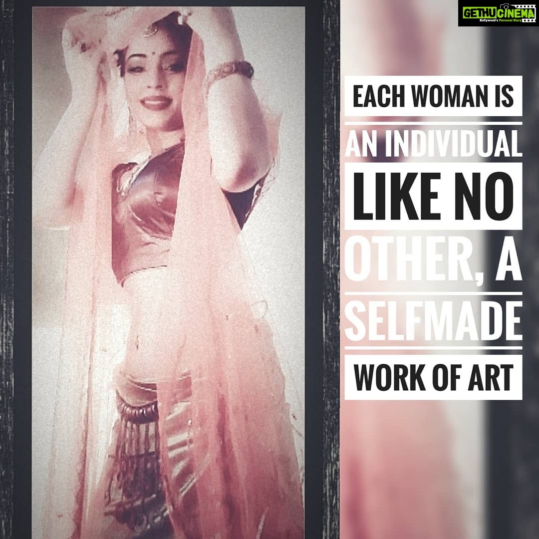 Devshi Khandur Instagram - Each woman is an individual like no other, a selfmade work of art #art #woman #she #shakti #power #radha #love #divine #devshikhanduri #actress #quotes #spritualgangster #creator #innerbliss #indian #bindi