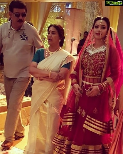 Devshi Khandur Instagram - #oppam #priydarshan #movie #shoot #throwback #weddingsong #malyalammovie #mohanlal #director #actress