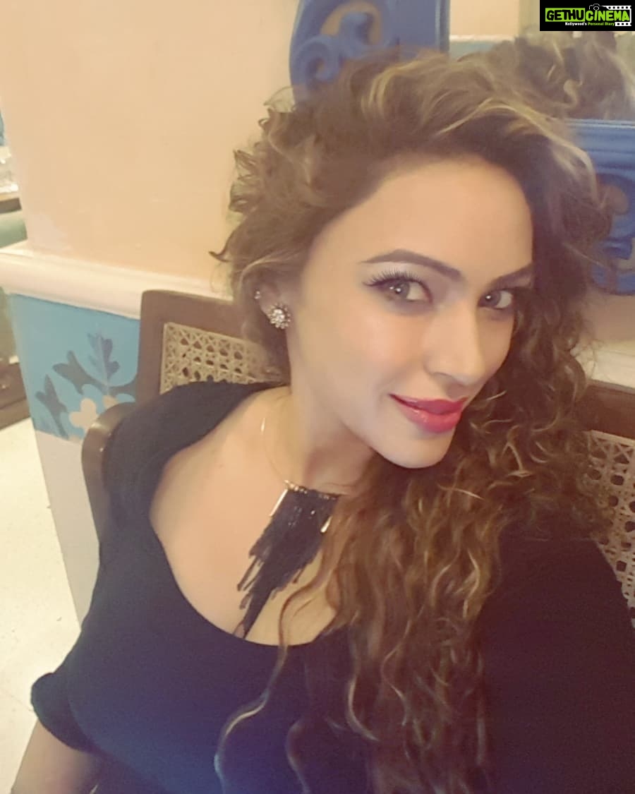 Devshi Khandur Instagram - There is a great deal of poetry and fine sentiment in a chest of tea so Its Tea o' clock #orientaljasminepearl #tea #tajmahalteahouse #conversation #magic #beauty Taj Mahal Tea House