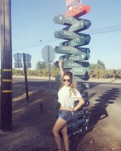 Devshi Khandur Instagram - I am the universe. Infinite in every direction. This is my choice
#devshikhanduri #california #actress #quotes #travel #viaggio #california #usa #girlwhotravels #gratitude