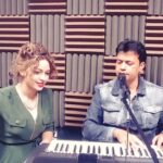 Devshi Khandur Instagram – Such a musical treat @parminderguri😊. You are blessed with beautiful soulful voice . Pls share this video so that flower of art  can bloom more 
#devshikhanduri #parminderguri #art #singing #creative #soulful #magical #bollywood #actress #musicaltreat #beautiful #studio #musicsession #mike #keyboard #usa #california #America #sur California