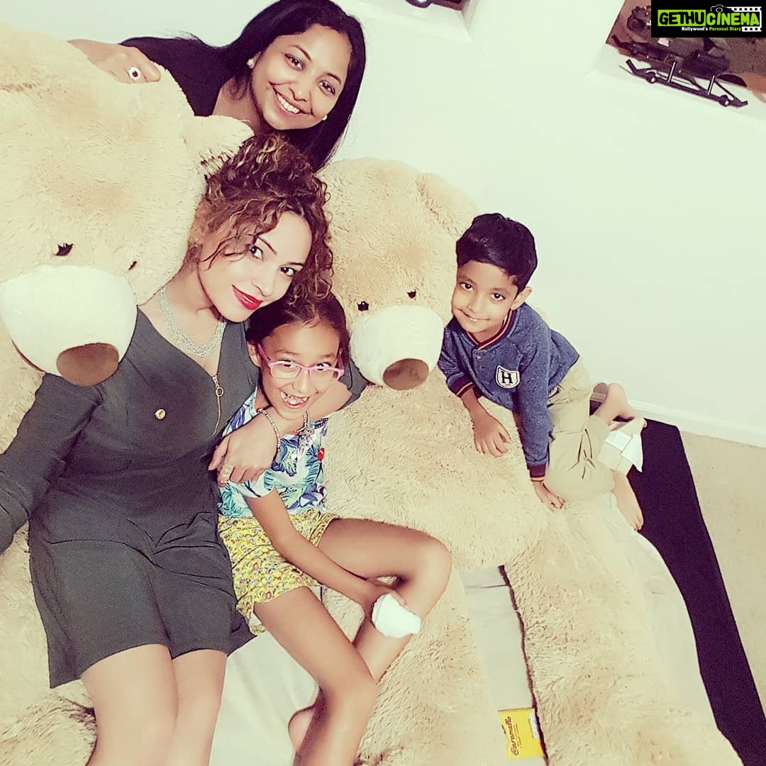 Devshi Khandur Instagram - Had great time with my team friends and family ❤. Thank you so much for love care and affection ❤❤❤. #family #friends #team #devshikhanduri #actress #america #acestory #california #unitedestates #fun #lifestle #fashion #luxary #love California