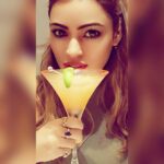 Devshi Khandur Instagram - 💛❤ #chilling #enjoythejourney #Happysunday #cocktail🍸 #myworld 🌍 #happy #cheers 🥂 #livelife #lifestyle #actress #devshikhanduri #positvevibes #selflove ❤ #moodygrams #peaceofmind #mytime #moon 🌛 #breeze #waves 🏖 #babe #fun #martini #spicy #thetajmahalpalace #harbourbar The Taj Mahal Palace, Mumbai