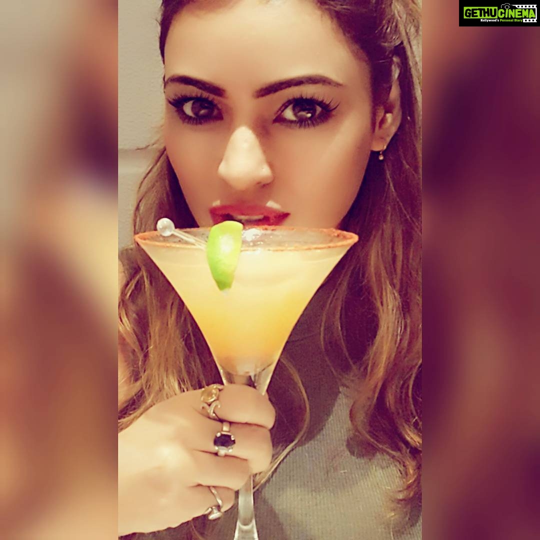 Devshi Khandur Instagram - πβ€ #chilling #enjoythejourney #Happysunday #cocktailπΈ #myworld π #happy #cheers π₯ #livelife #lifestyle #actress #devshikhanduri #positvevibes #selflove β€ #moodygrams #peaceofmind #mytime #moon π #breeze #waves π #babe #fun #martini #spicy #thetajmahalpalace #harbourbar The Taj Mahal Palace, Mumbai