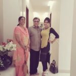 Devshi Khandur Instagram – #Familyfriends #mom #devshikhanduri #dinner #darshankumar #Tseries #sarojkhanduri #selfie #respect #elders