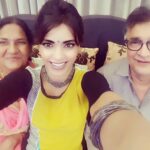 Devshi Khandur Instagram – #Familyfriends #mom #devshikhanduri #dinner #darshankumar #Tseries #sarojkhanduri #selfie #respect #elders