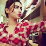 Devshi Khandur Instagram – Chilled out evening…. time for a bite!!! 😊🍹🍽 #dine #resturant #indigo #evening #delicious #foodporn #goodvibes #hungry #happy #lifestyle #devshikhanduri #bollywood #actress #shirt #red #celebrity #beauty #style #iconic #bollywood  #actress #sexy #fashion #outfit #goals #stylebook #luxury #love #happy  #worthbillions  #fashionblogger #famous #follow Indigo Deli Bandra