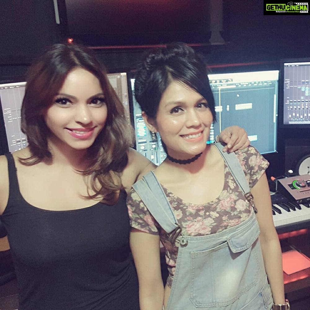 Devshi Khandur Instagram - Beautiful song coming soon . Great fun collaborating in the studio and writing some new lyrics for the music legend producer #ballysagooo and super vocalist.. #sonukakkar #newsong #mylyrics #music #uk #poetry #ballysagoo #lovesong #soulful #songwriter #musiclover #playingwithwords #feelings #beautifulsouls #hottie #creativesatisfaction #india #meaningful #fusion #comingsoon #love #song #vibes #happy #studio #desi #fresh #feelthemusic #excited