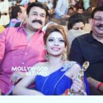 Devshi Khandur Instagram - @devshikhanduri @actormohanlalofficial @priydarshan #101daysoppam #sucessparty #runningsucessfully #workingwithlegends #gratitude #godiskind #bestteam #kochi kerala #mollywood #mohanlal #priydarshan #devshikhanduri Cochin, Kerala