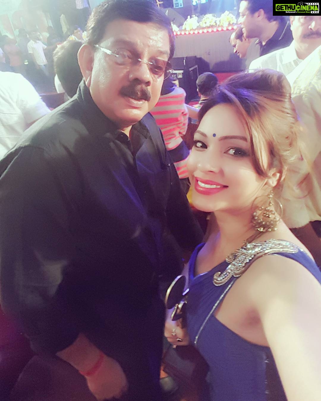 Devshi Khandur Instagram - With my favourite director priydarshan .wonderful sucessparty event of our movie oppam at kochi . After finishing 101 days still movie running successfully. Feeling blessed to be part of oppam team . @devshikhanduri #priydarshan #mohanlal #movie #oppam #sucessparty #101days #runningsucessfully Cochin, Kerala