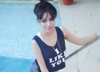 Devshi Khandur Instagram - @devshikhanduri #pool #ilikeyou #gypsy #vagabond #free #wonderlust #noboundations #cutehot #goa #hotpants #alwayshot #lifeisbeautiful #lifeisfun #amazing #awesome #glamour #groove #fashionista #fun #follow