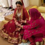 Devshi Khandur Instagram – @devshikhanduri  #oppammovie #directorpriydarshan #Lieutenantcolonelmohanlal #mohanlalstarer #malyalamsuperstar #bride #weddingsong #mehndi #onscreenwedding #onscreenbride #redhot #shy #focus #dulhan #jewellery #mohanlalfansclub #feelinglucky #devshikhanduriupcoming #devshikhandurilatest #Filmygossip #bollywoodactress #malyalammovie #kerala #godsowncountry #desiswag #fun #filmy #fashionista #follow Kerala -GOD’s Own Country