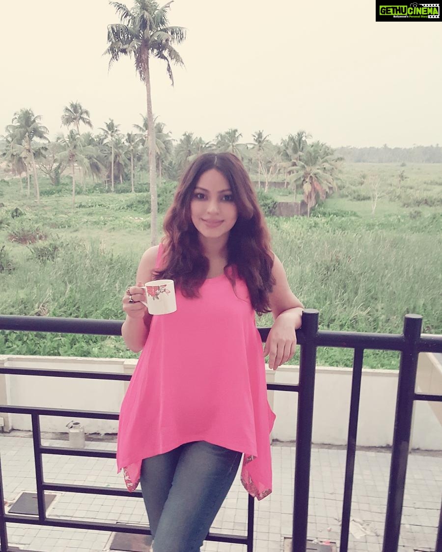 Devshi Khandur Instagram - Devshi Khanduri #pinklovesme #green #nature #simplegirl #girlnextdoor #indiangirl #simpleisbeautyful #shooting #shootinglocation #movieshoot #cochin #nomakeuplook #noglamour #malyalam #detailscannotreveal #shootingteaandme #devshikhandurilatest #fun #famous #follow Cochin (kochin)kerala,India