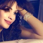Devshi Khandur Instagram – @devshikhanduri #oogasyllabphotography #thinkingaboutyou #smile #accessories #style #fashionista #messyhair #simple #bollywood #acttess #latest #fun #fashion #follow