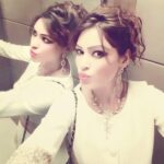 Devshi Khandur Instagram - @devshikhanduri #reflection #twins #whitecat #pout #selfieoftheyear #fun #fashionista #follow