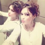 Devshi Khandur Instagram – @devshikhanduri #reflection #twins #whitecat #pout #selfieoftheyear #fun #fashionista #follow
