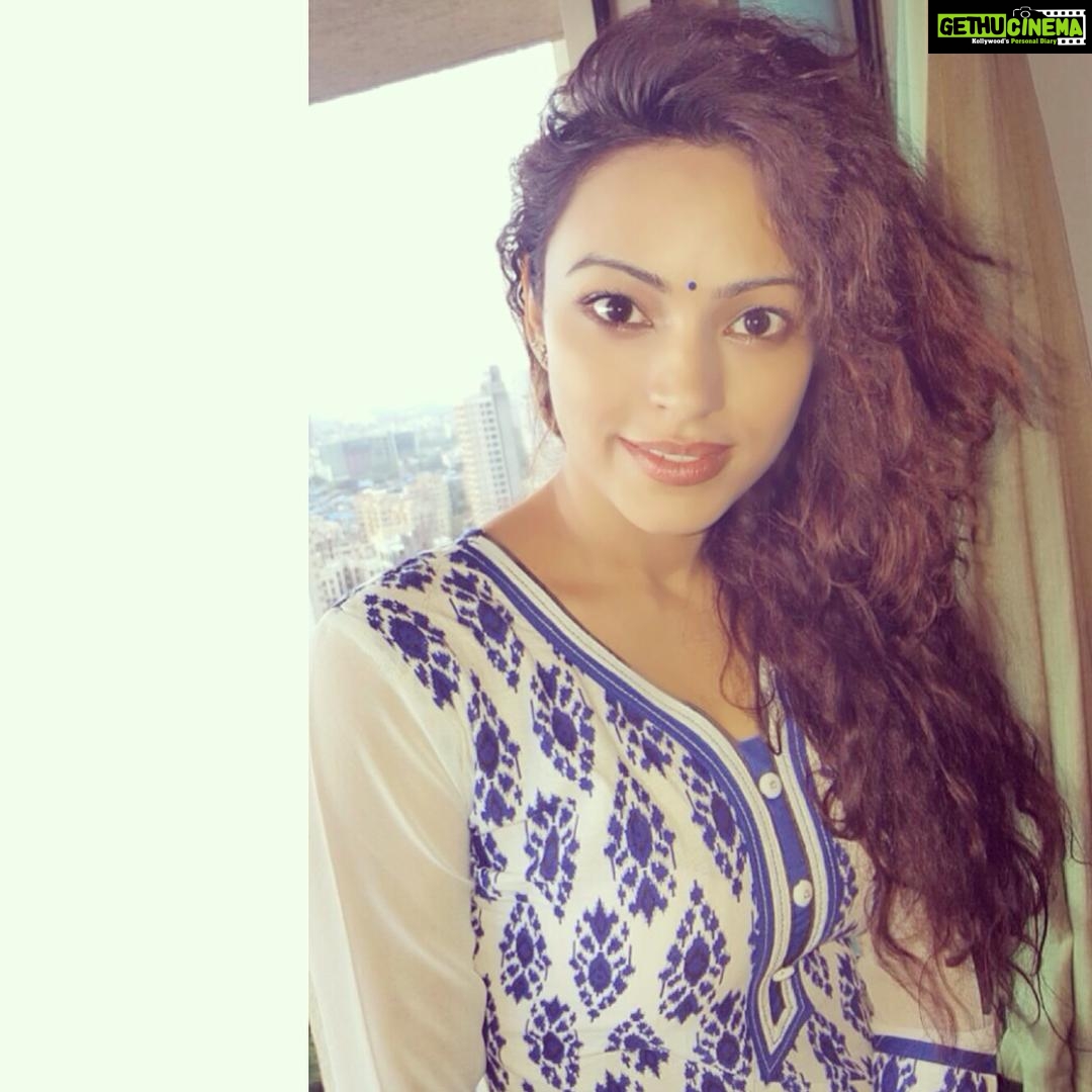 Devshi Khandur Instagram - @devshikhanduri #oogasyllabphotography #mobilephotography #desikuri #girlnextdoor #simple #nomakeup #shy #indiangirl #browneyes #bindi #suit #curlyhair #bollywoodactress #desikuri #fresh #desiismyfavlook #iloveitdesi #fabindia #bollywoodlatest #bollywoodmasala #bollywoodhungama #fun #famous #follow