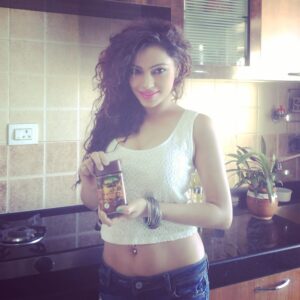 Devshi Khandur Instagram - @devshikhanduri #bru #kitchen #coffee #shyandsexy #bellybutton #bangles #anythingcanhappenoveracofee #cofeearoma #cofeewithdevshi #ilikeithot #sexykuri #happinessbeginswithit #khushiyashuru #cofeelover #meetoveracofee #cofeedate #hotandhappening #bollywoodlatest #bollywoodmasala #bollywoodhungama #fun #follow #famous