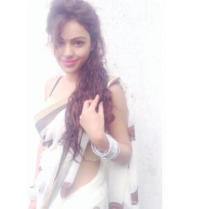 Devshi Khandur Instagram - @devshikhanduri #bollywoodactress #bollywoodhungama #nomakeup #onlylipstic #sexiestoutfit # #simplicity #sareekfallsa #icantmarryu #shygirl #iamshy #donotpropose #biba #indiangirl #desikatta #sareehot #browneyedgirl #fun #famous #follow