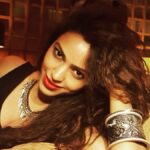 Devshi Khandur Instagram - @devshikhanduri #bollywoodactress #Oogasyllabmobileclick #eyesvocabulary #smilngsun #messy-hair #jwellthief #readmyeyes #musicalexpression #desiblend #internationaldesi #stopstaring #loveunconditional #explorebeauty #getinspired #invitehappyness #desikuri #fun #famous #follow