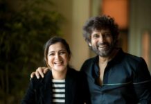 Dhivyadharshini Instagram - After the interview I asked Kenny sir , may I take a pic with u sir ? He immediately replied sure and asked his person to bring a black shirt (to match mine), changed in the mens room nearby and gave me this memorable pic… That’s Kenny sir for YOU , he dint have to do it for an anchor but still he did it … thank you sir , on the eve of Mahaan release I wana wish Chiyaan Vikram @the_real_chiyaan sir and dearest Dhruv @dhruv.vikram , gorgeous @simranrishibagga mam n BobbySimha ji n @ksubbaraj avl for a super hit success (ps: 4th pic is my fav ) @proyuvraaj @camerasenthil #ddneelakandan #mahaan @primevideoin #chiyaanvikram #dhruvvikram #fashion #styling