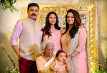 Dileep Instagram - ഒന്നാം പിറന്നാൾ ദിനത്തിൽ മഹാലക്ഷ്മി അച്ഛനും,അമ്മയ്ക്കും,ചേച്ചിക്കും മുത്തശ്ശിക്കും ഒപ്പം.