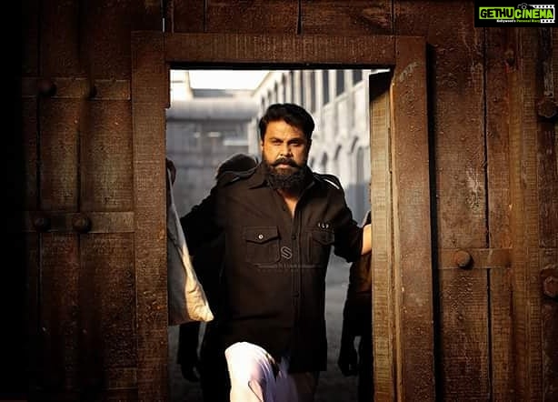 Dileep Instagram - #kammarasambhavam @sreenath_n_unnikrishnan